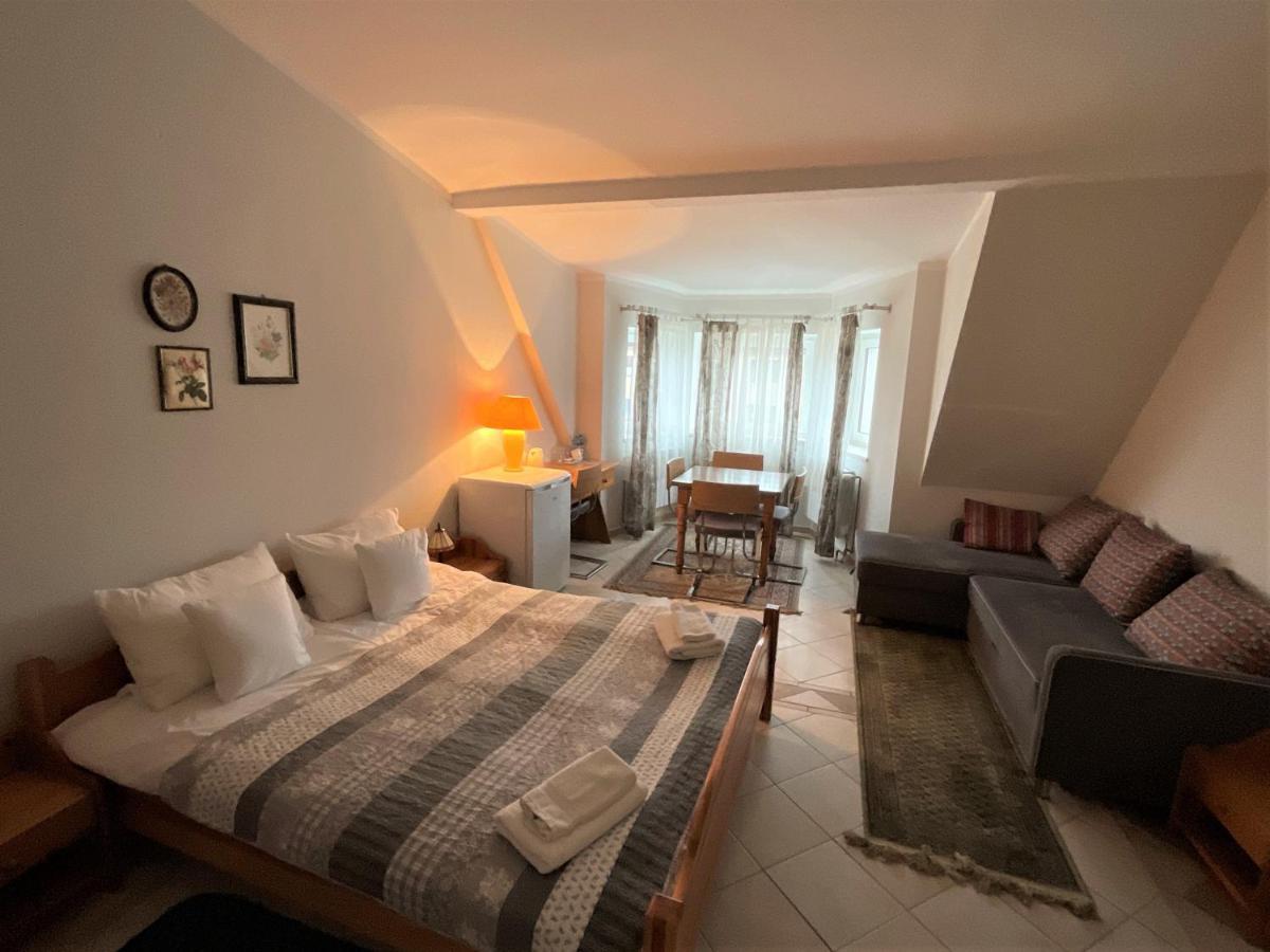 Hotel Gosciniec Jantar Giżycko Esterno foto