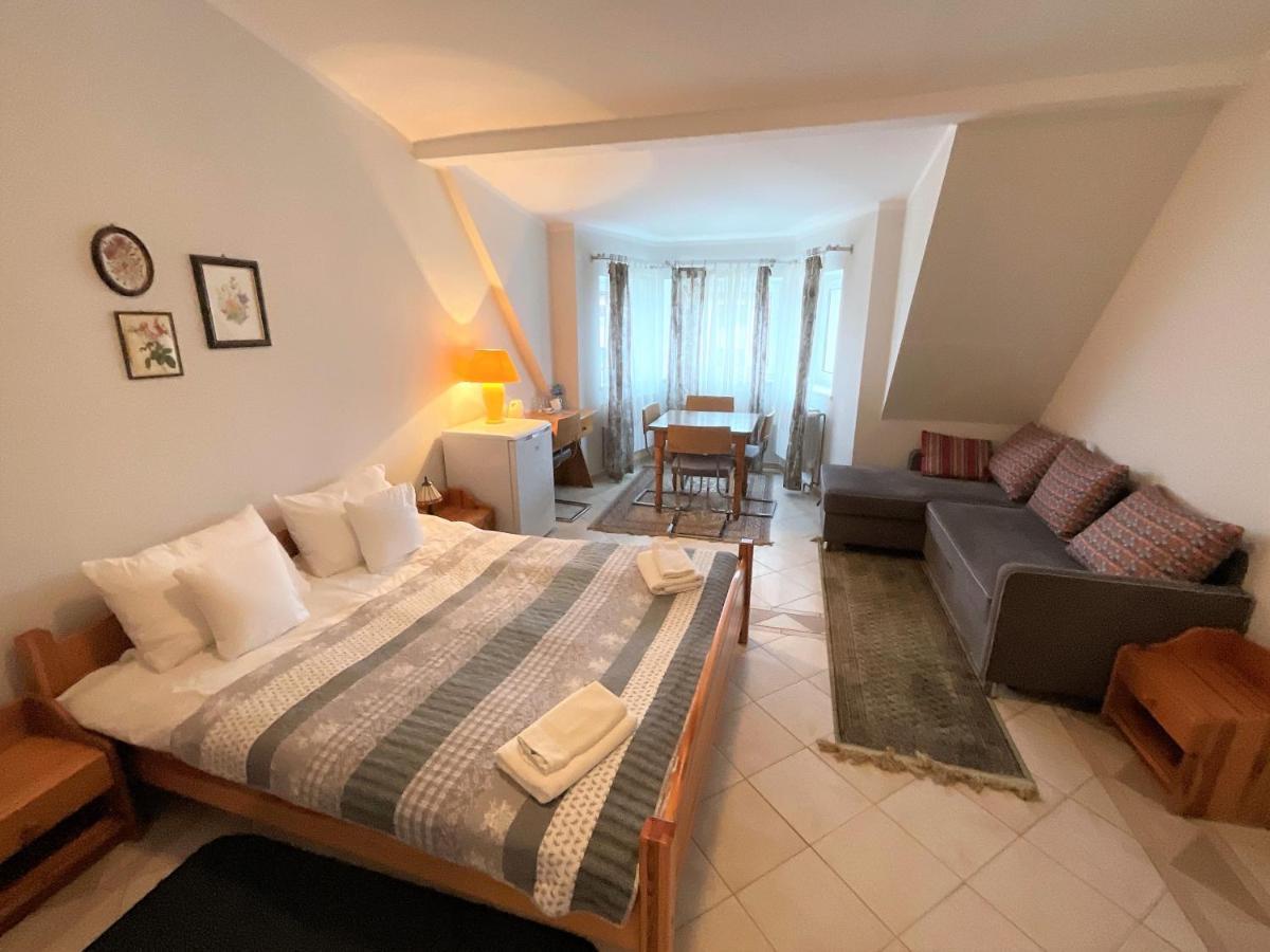 Hotel Gosciniec Jantar Giżycko Esterno foto