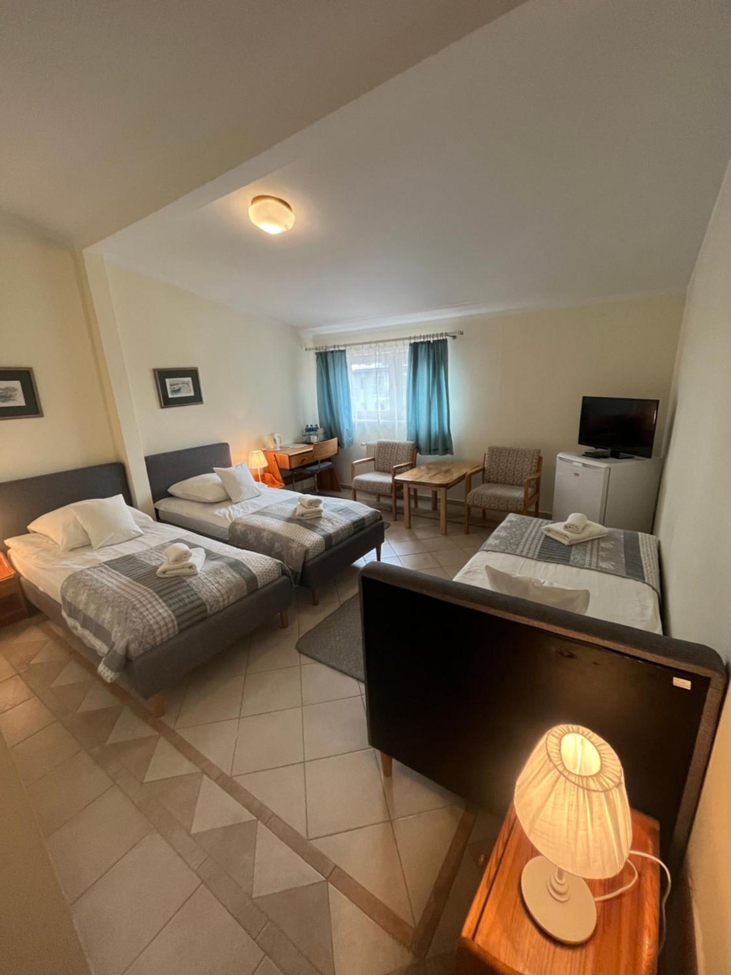 Hotel Gosciniec Jantar Giżycko Esterno foto