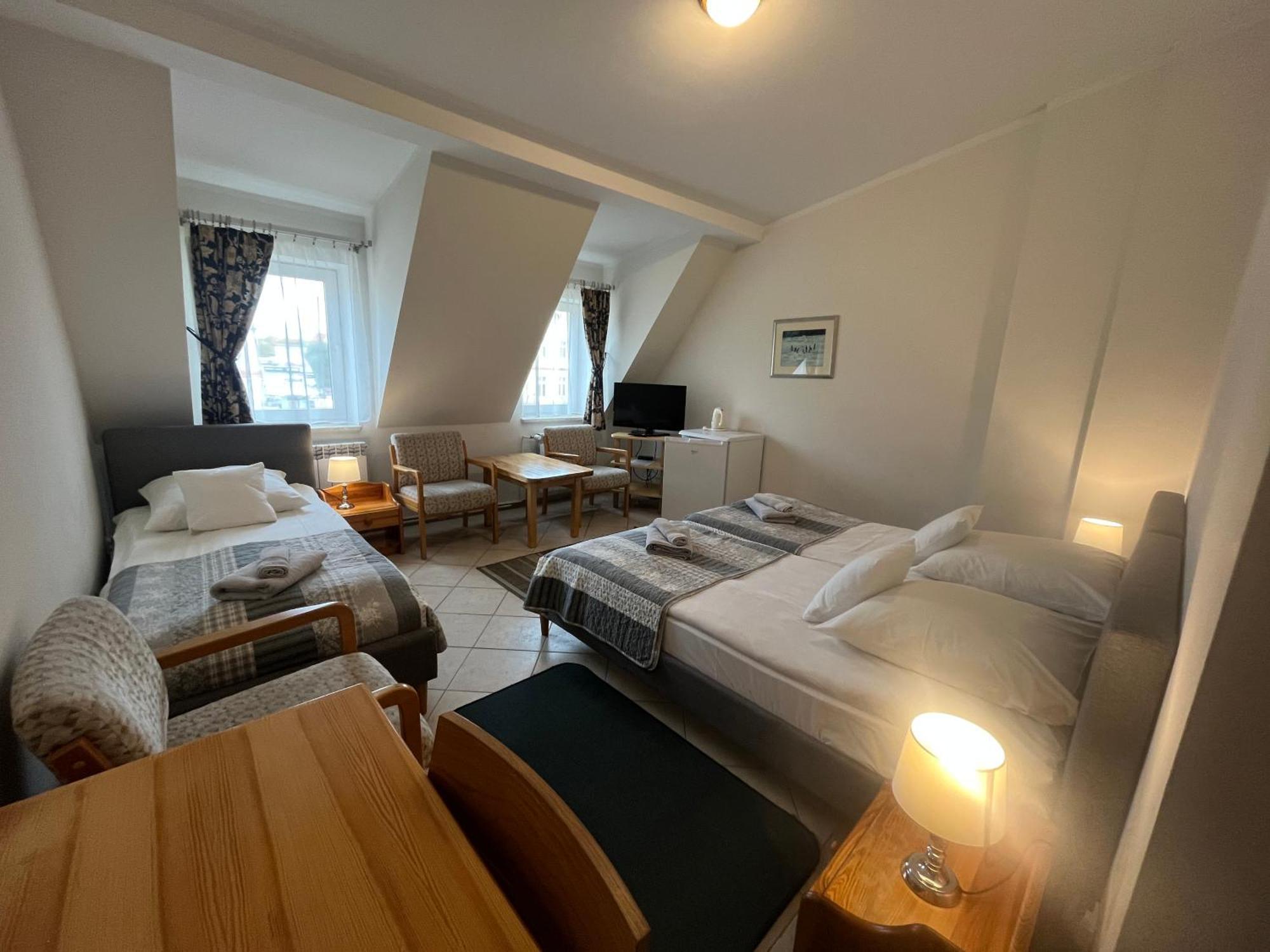 Hotel Gosciniec Jantar Giżycko Esterno foto