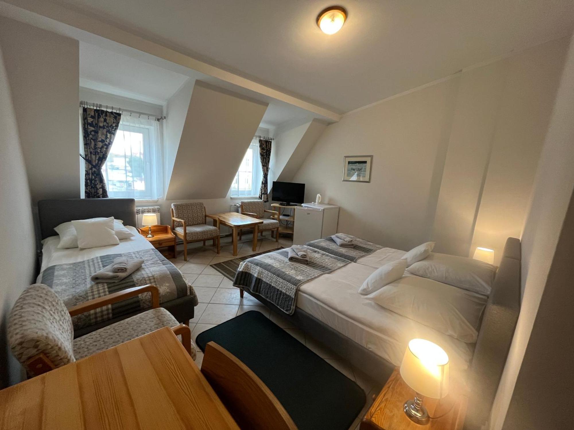 Hotel Gosciniec Jantar Giżycko Esterno foto