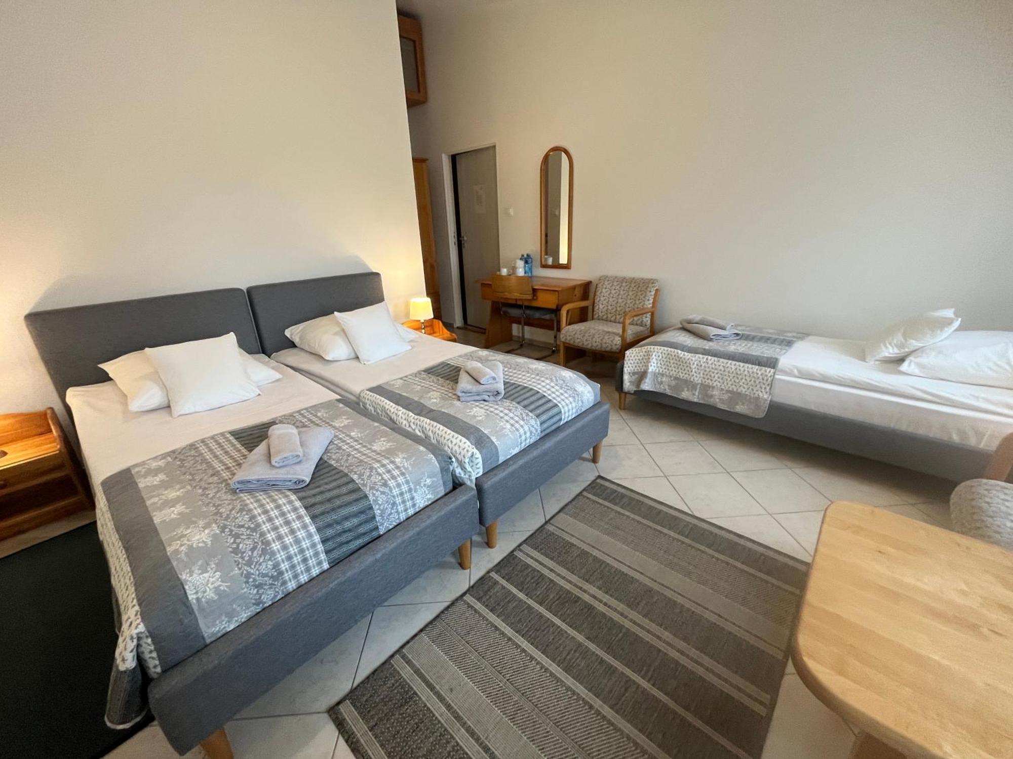 Hotel Gosciniec Jantar Giżycko Esterno foto