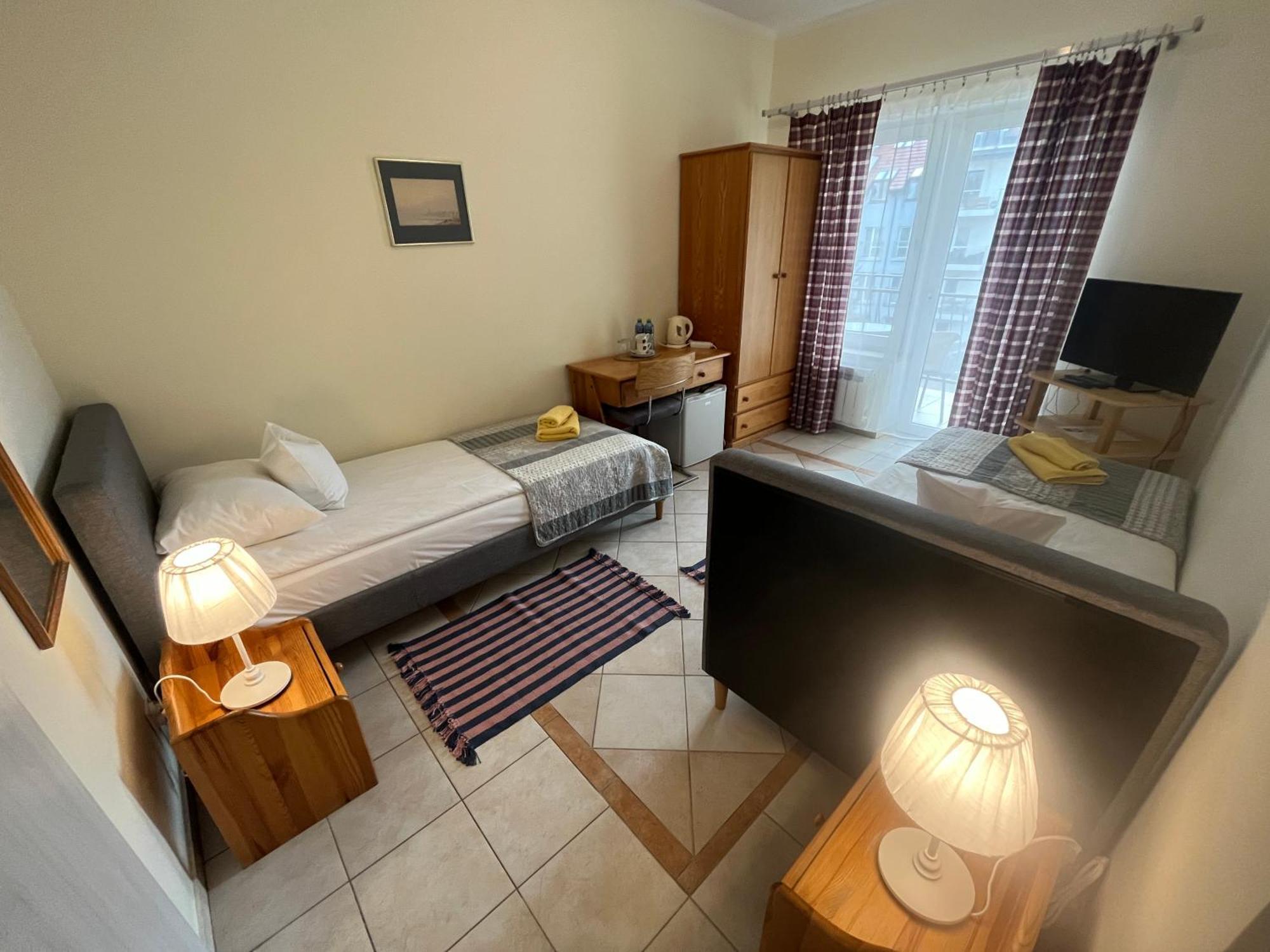 Hotel Gosciniec Jantar Giżycko Esterno foto