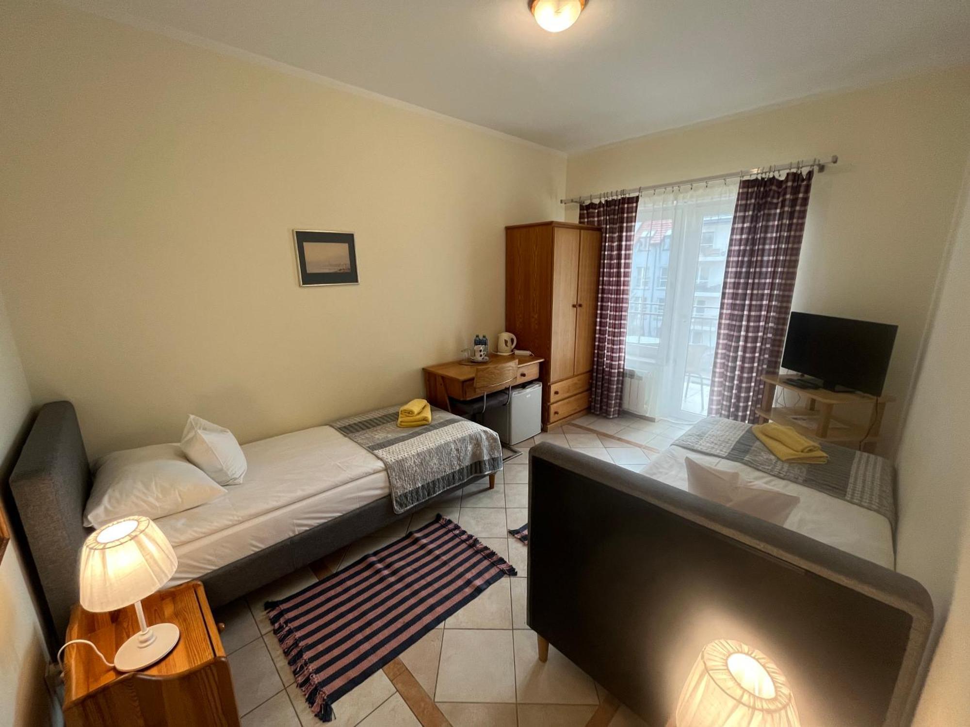 Hotel Gosciniec Jantar Giżycko Esterno foto
