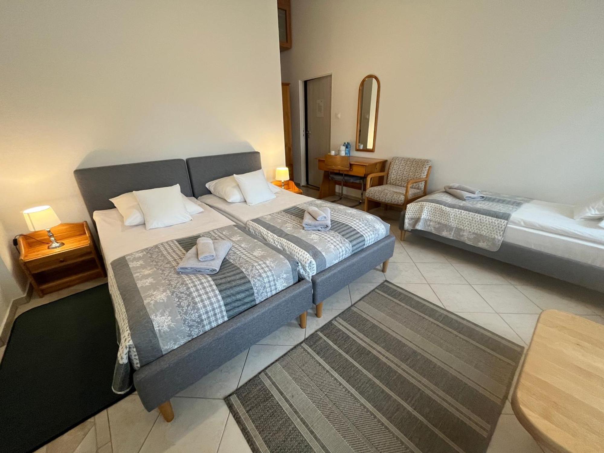 Hotel Gosciniec Jantar Giżycko Esterno foto
