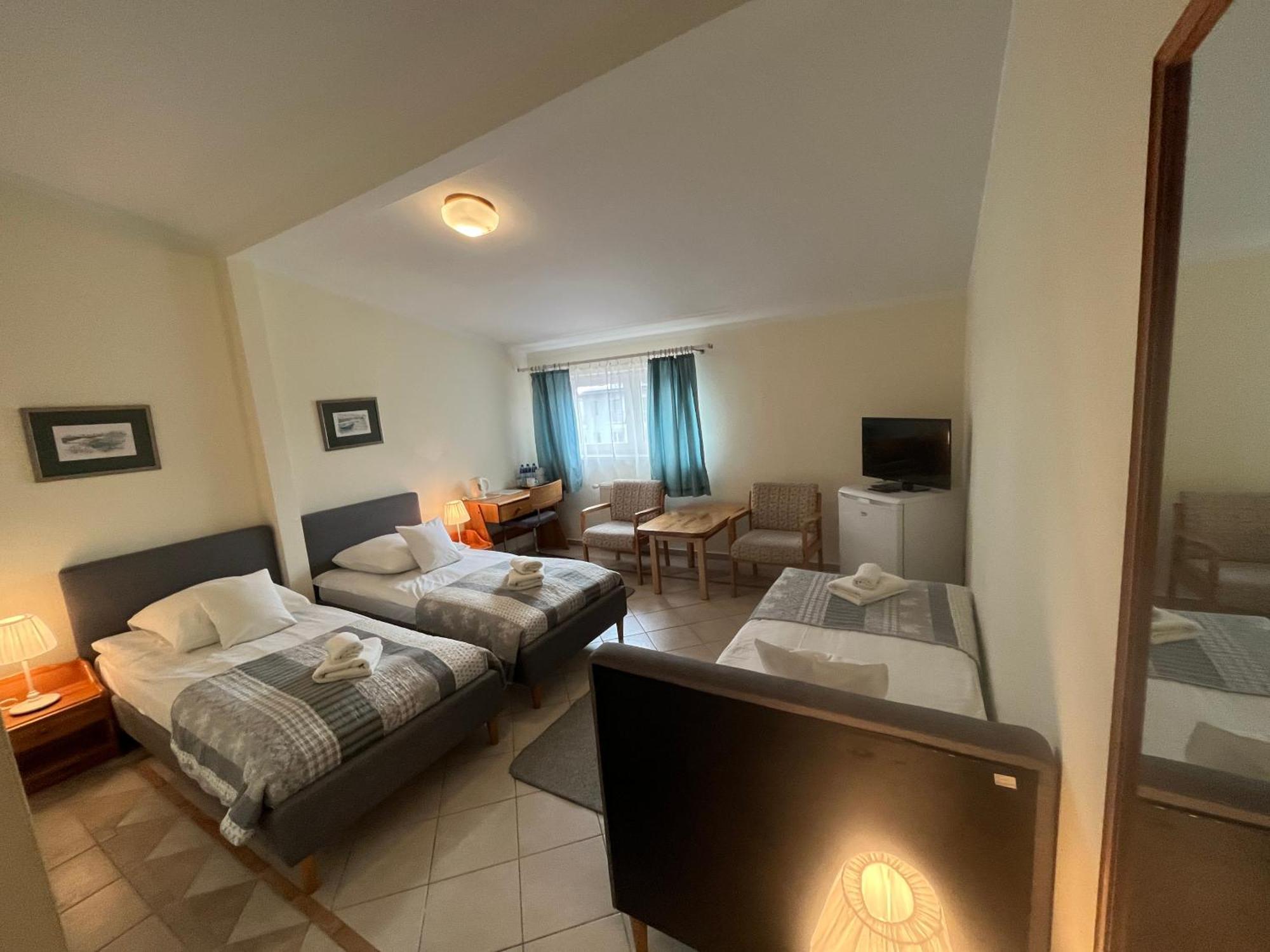 Hotel Gosciniec Jantar Giżycko Esterno foto