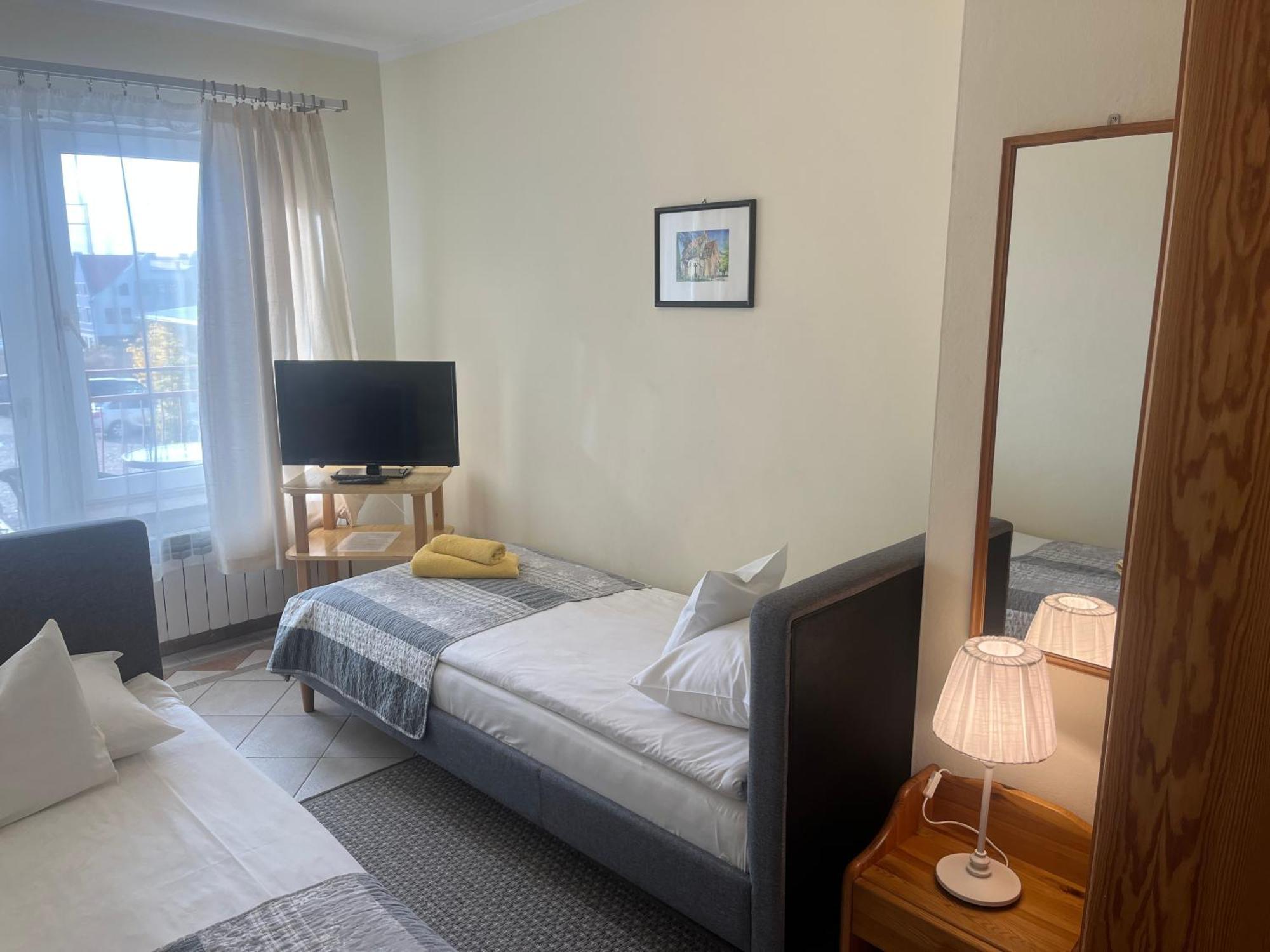 Hotel Gosciniec Jantar Giżycko Esterno foto