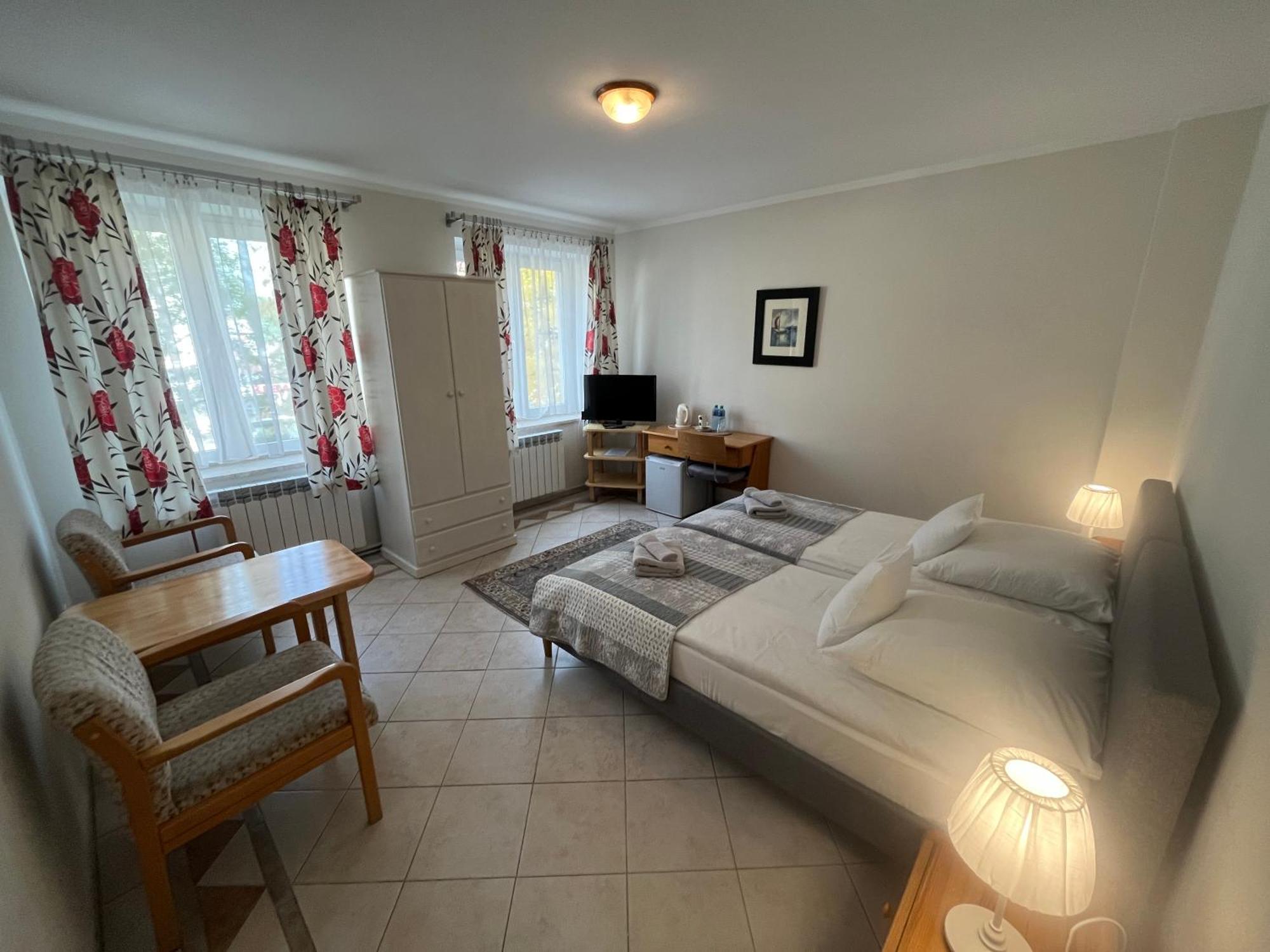 Hotel Gosciniec Jantar Giżycko Esterno foto