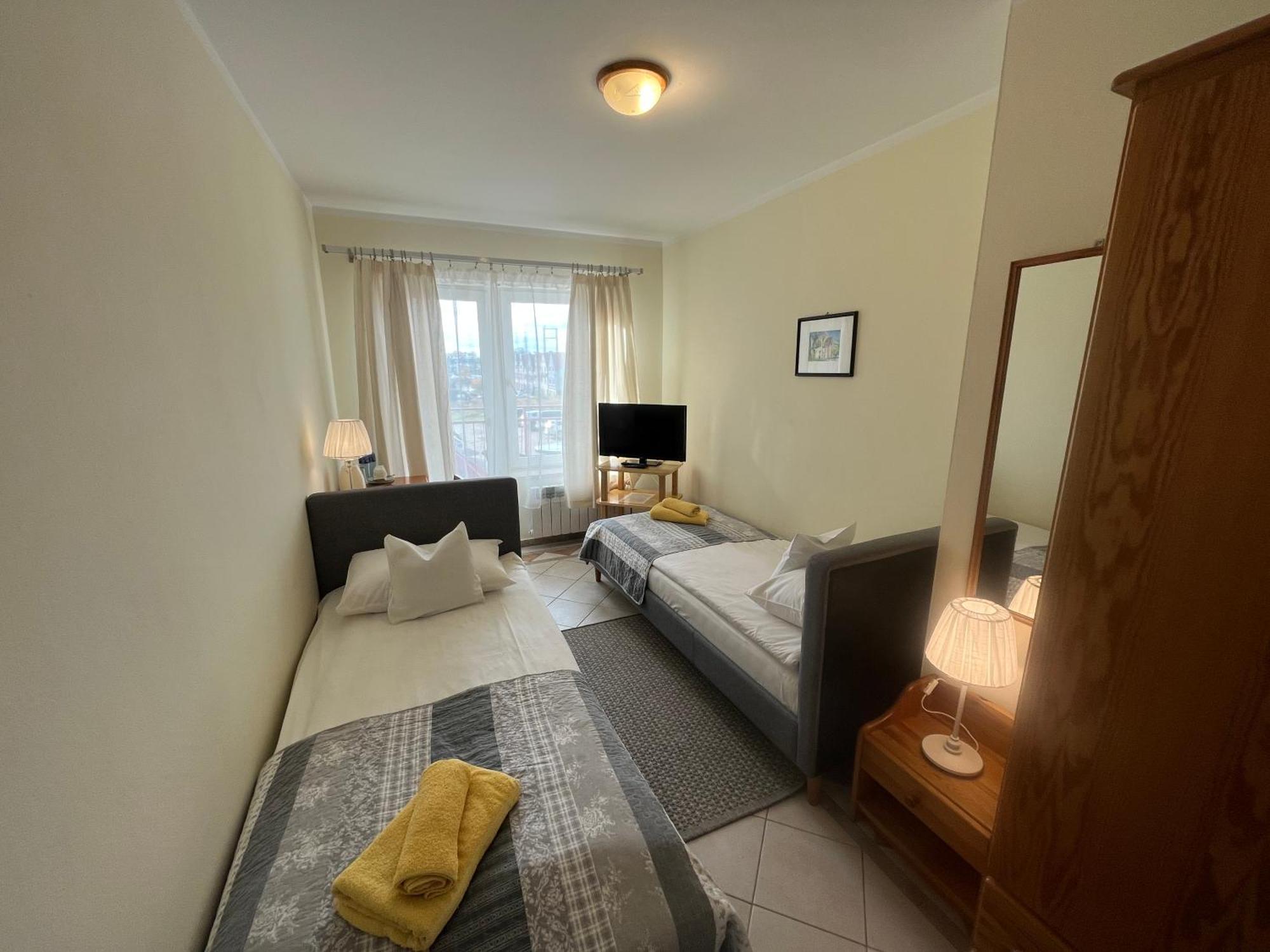 Hotel Gosciniec Jantar Giżycko Esterno foto