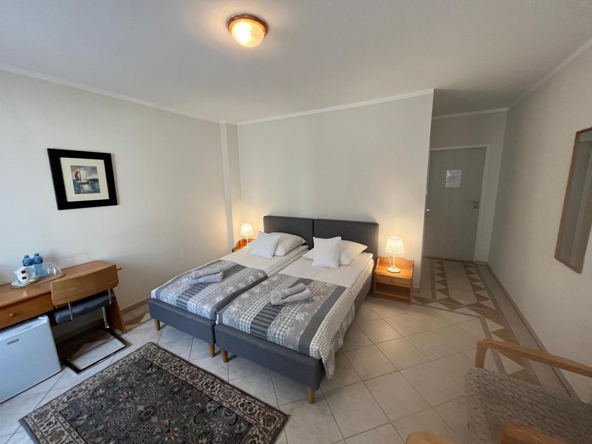 Hotel Gosciniec Jantar Giżycko Esterno foto